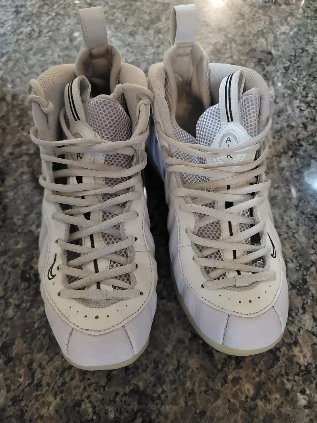 Men's Basketball Sneakers thumbnail
