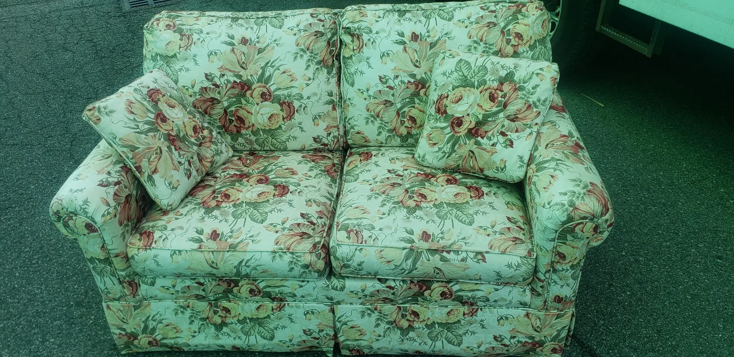 Ethan Allen Floral Loveseat image indicator(3)