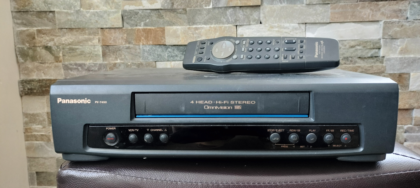 Panasonic PV-7450 VCR Player with Remote