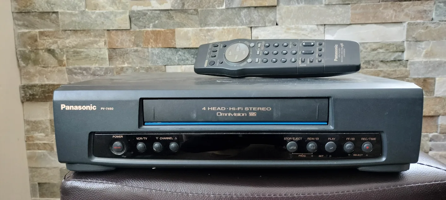 Panasonic PV-7450 VCR Player with Remote thumbnail