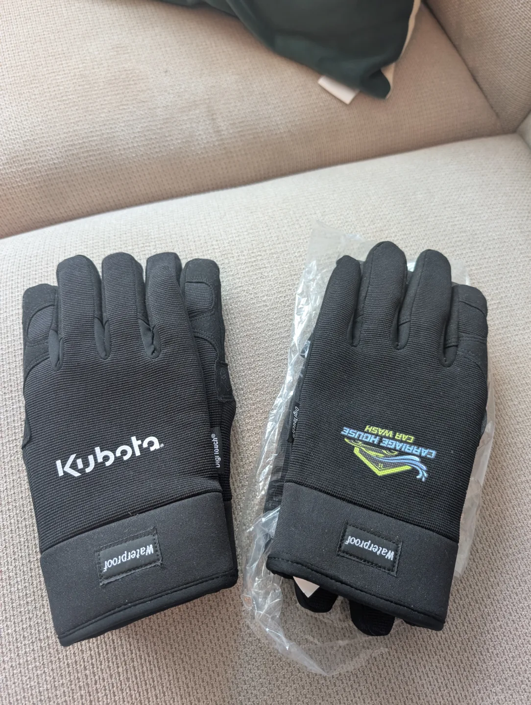 Pair of Kubota Waterproof Winter Gloves thumbnail