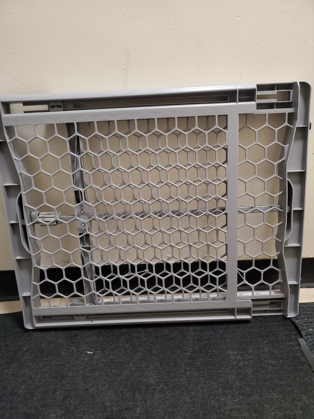 Grey Plastic Baby Gate - photo 2