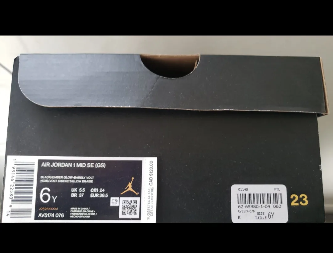Air Jordan 1 Mid SE (GS) Size 6Y image indicator(2)
