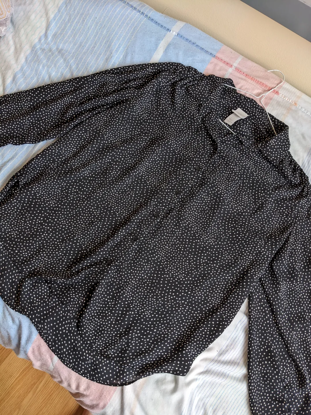 H&M Women's Black and White Polka Dot Blouse image indicator(4)