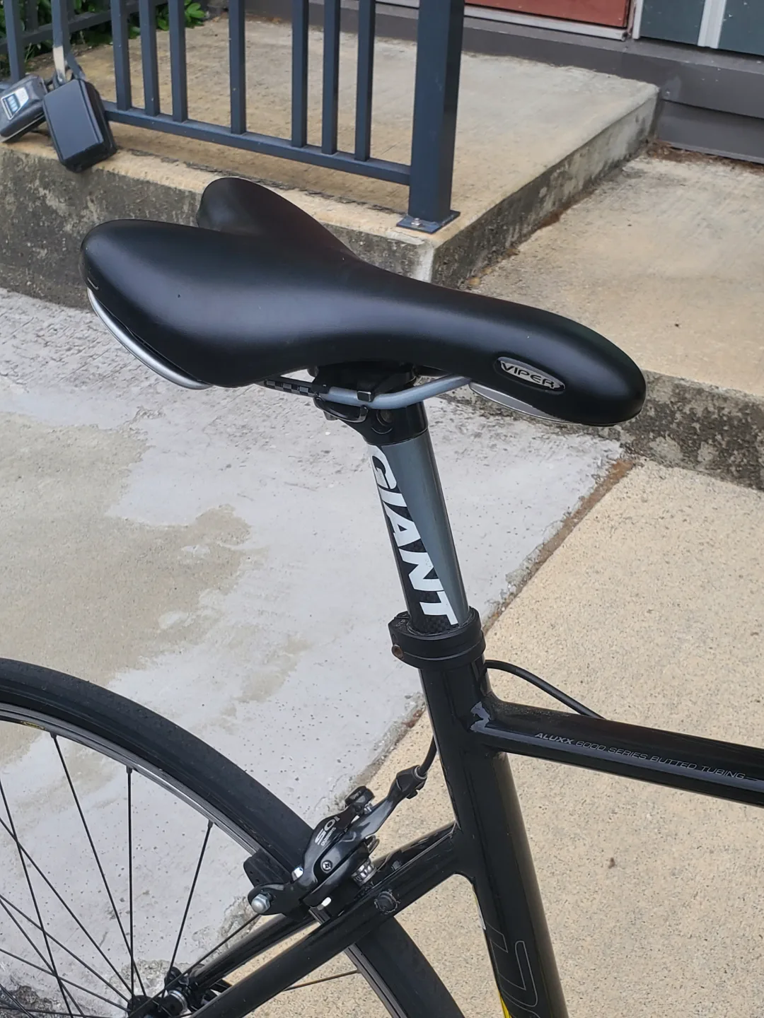 Refurbished 2009 Giant Defy 1 Road Bike image indicator(10)