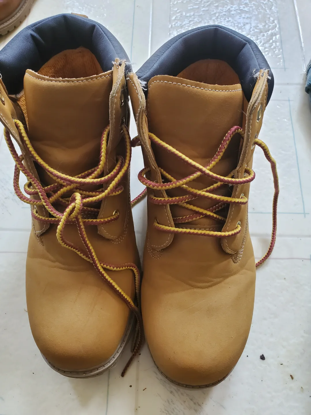 Wheat-coloured work boots - size 5 thumbnail