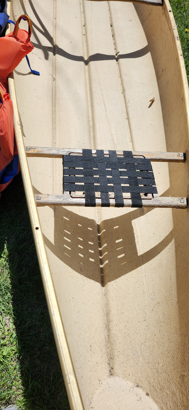 15.5 ft Fibreglass canoe with paddles and life jackets - photo 2