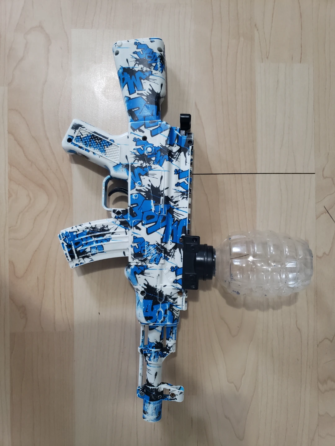 blue and white camo Orbeez gun. 🏒