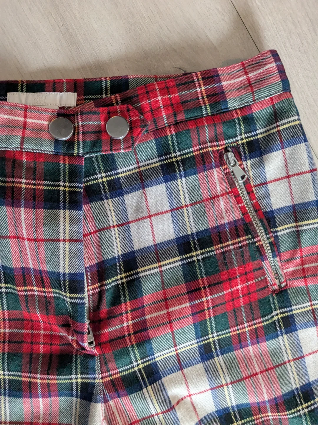H&M Red and Green Plaid Trousers - Size 6 image indicator(3)