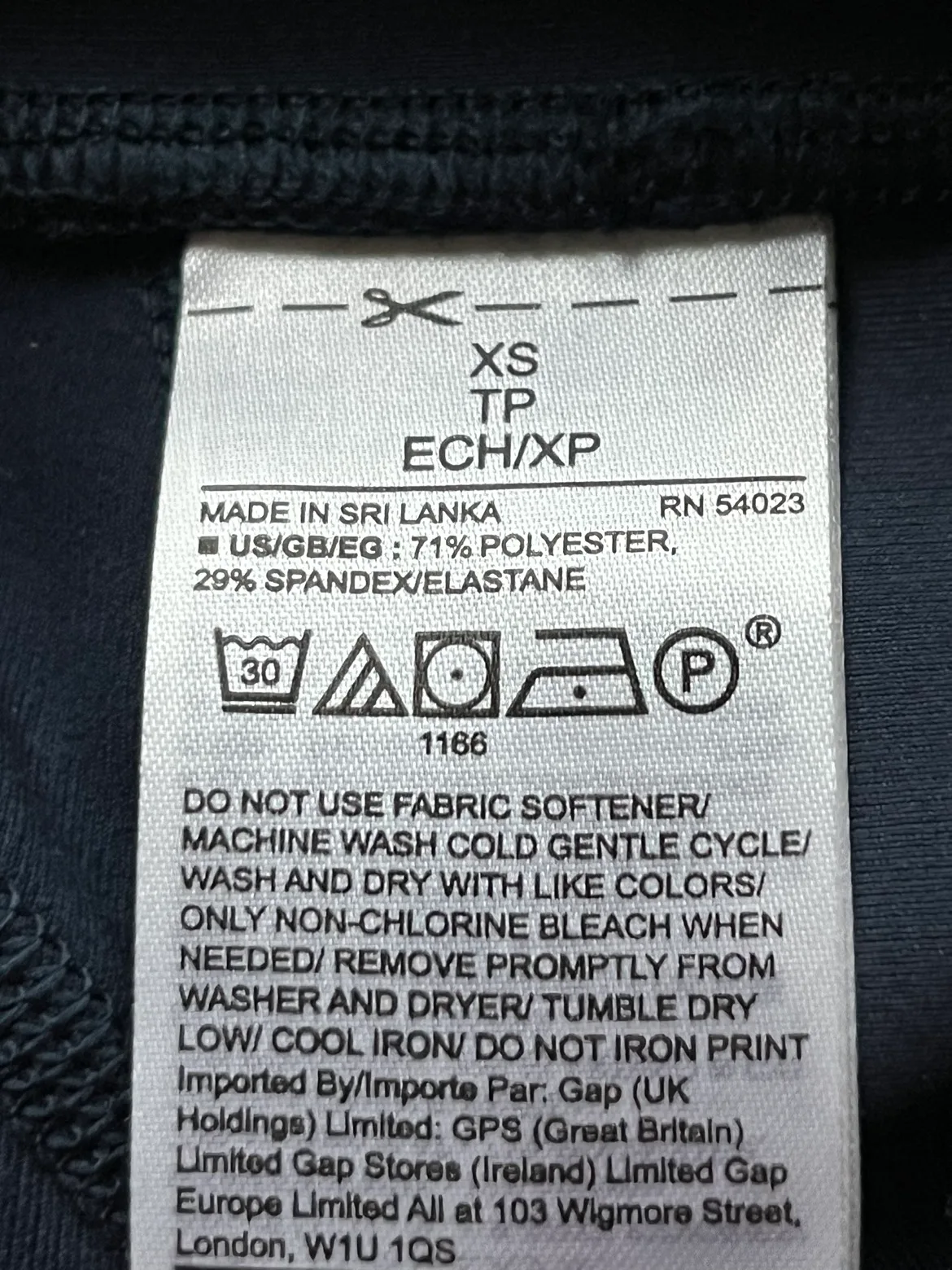 XS Gap Sculpt capri leggings Navy- like new image indicator(4)