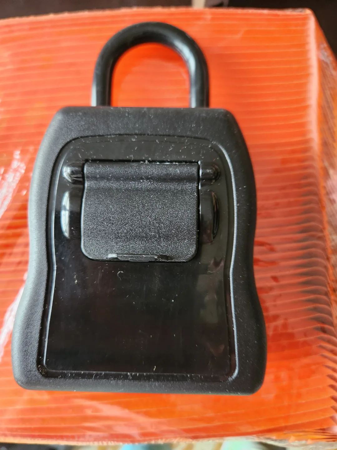 Key Lock boxes. 1 left. image indicator(2)