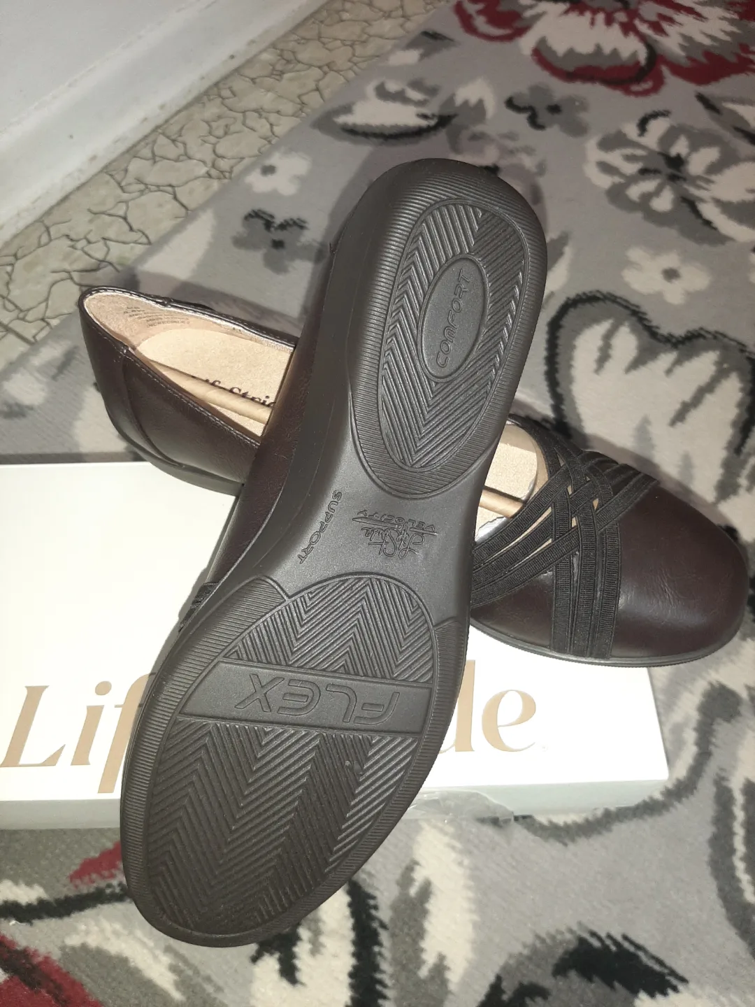 NEW in Box Women's Life Stride slip on flats shoes, size 8.5W image indicator(3)