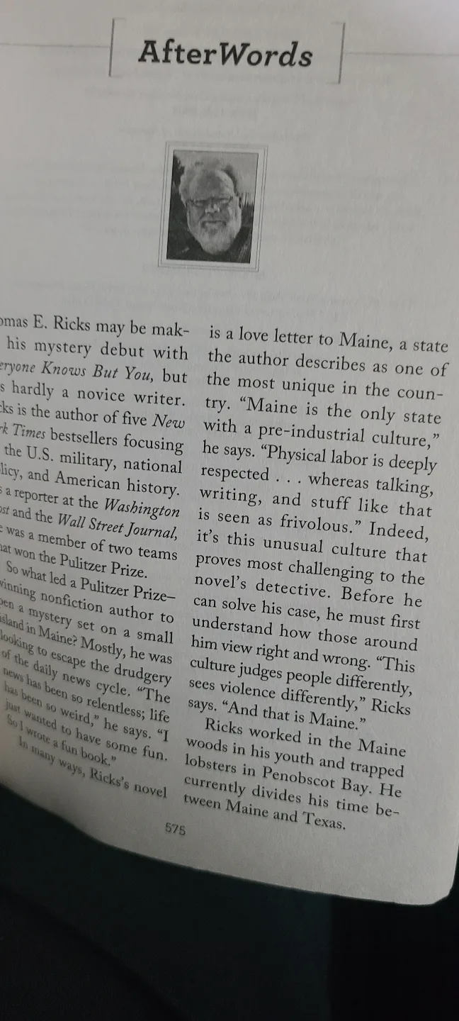 House of Glass by Sarah Pekkanen Paperback Novel image indicator(4)