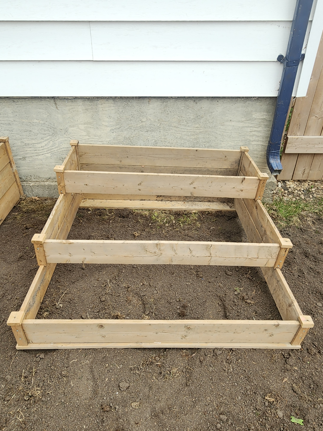 Three-tiered raised garden beds - photo 4