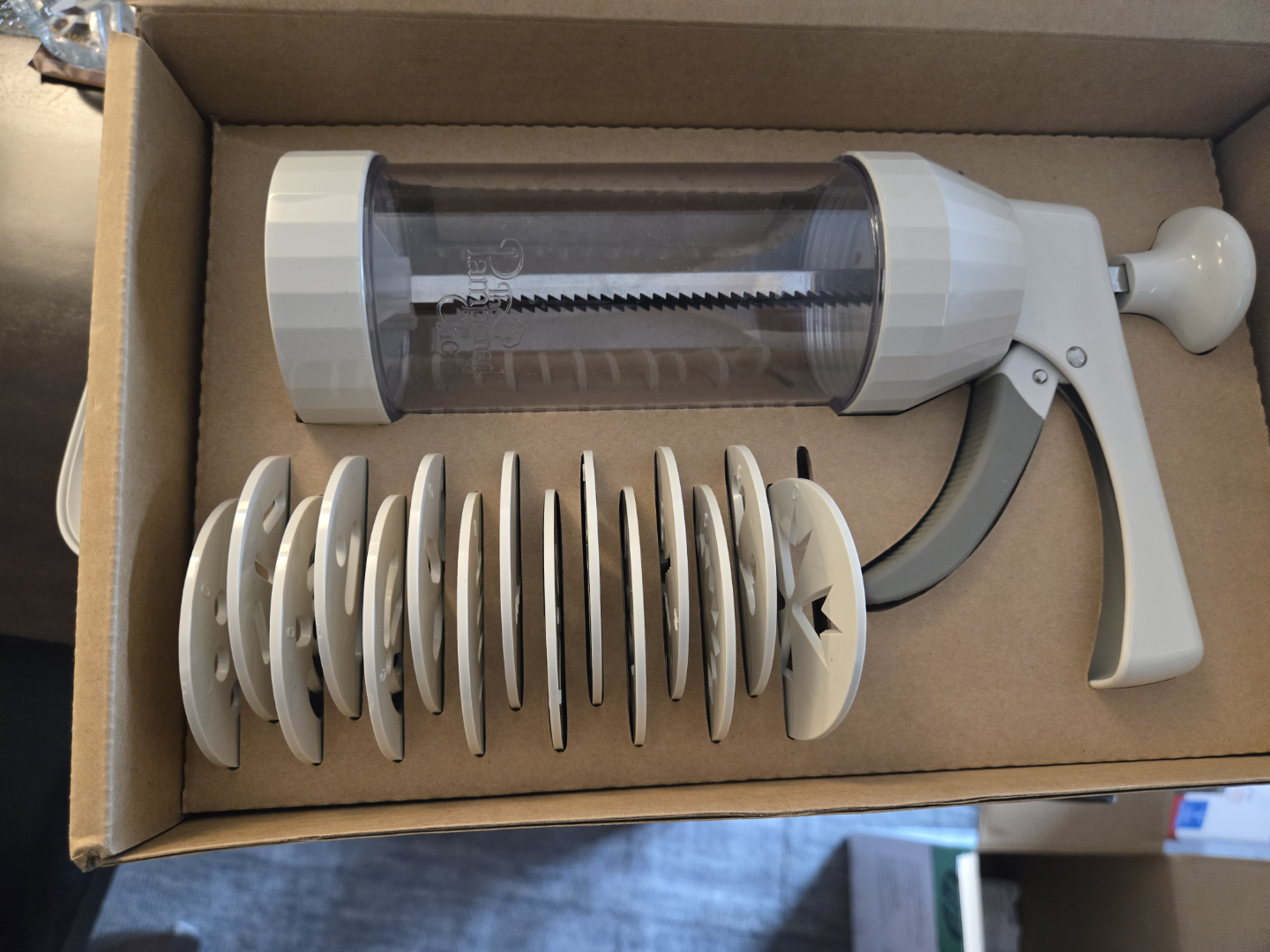 The Pampered Chef Cookie Press with 16 Discs - photo 2