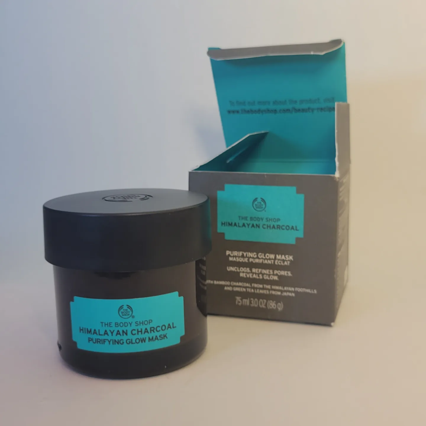 The Body Shop Himalayan Charcoal Purifying Glow Mask thumbnail