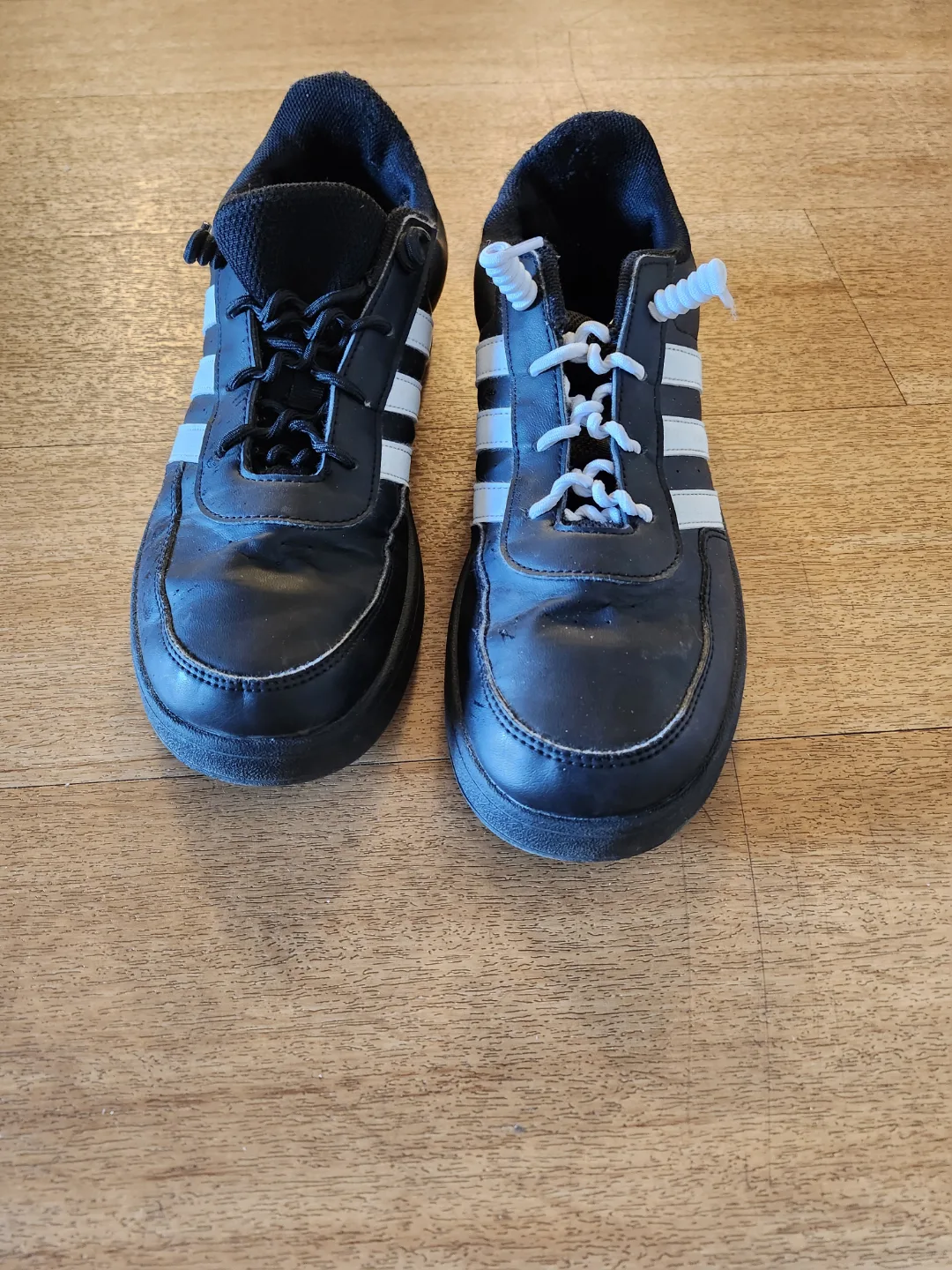 Adidas Boys' Black Sneakers Size 6 image indicator(3)