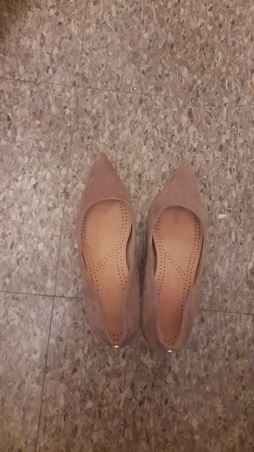 Gorgeous taupe suede heels thumbnail