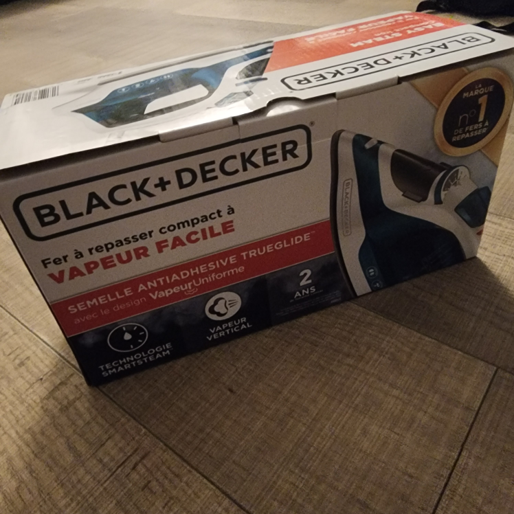 Black+Decker Easy Steam Iron - IR06VC