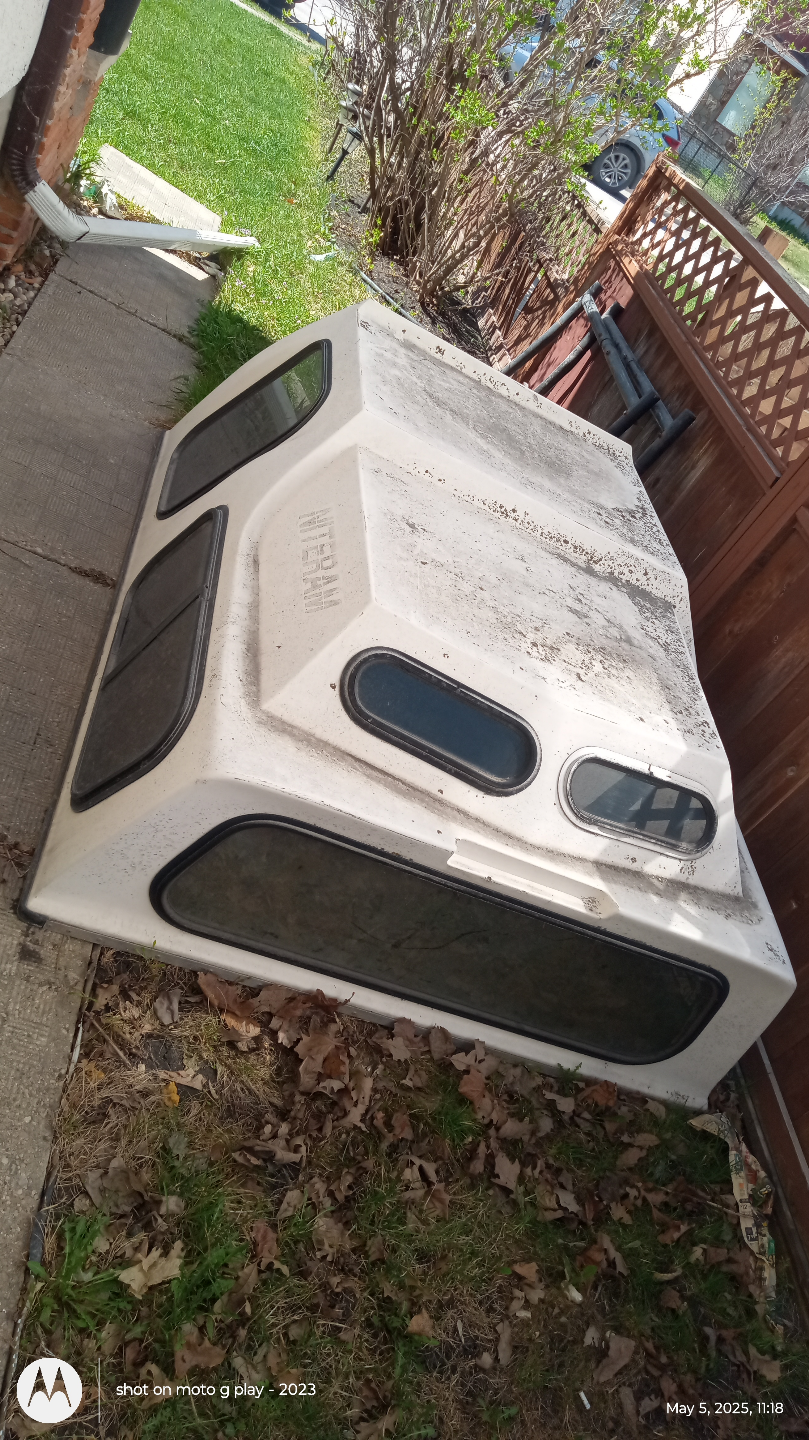 Used ARE Truck Cap