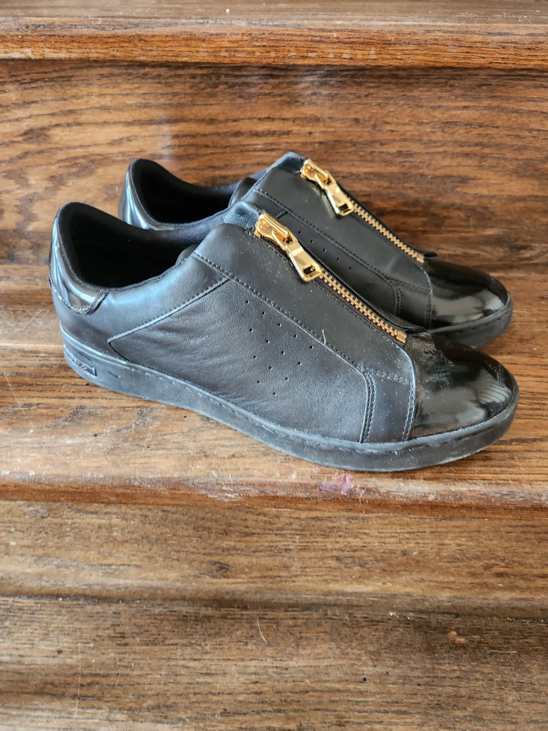 GeoX Women's Black Leather Zip-Up Sneakers. Size 10 image indicator(2)