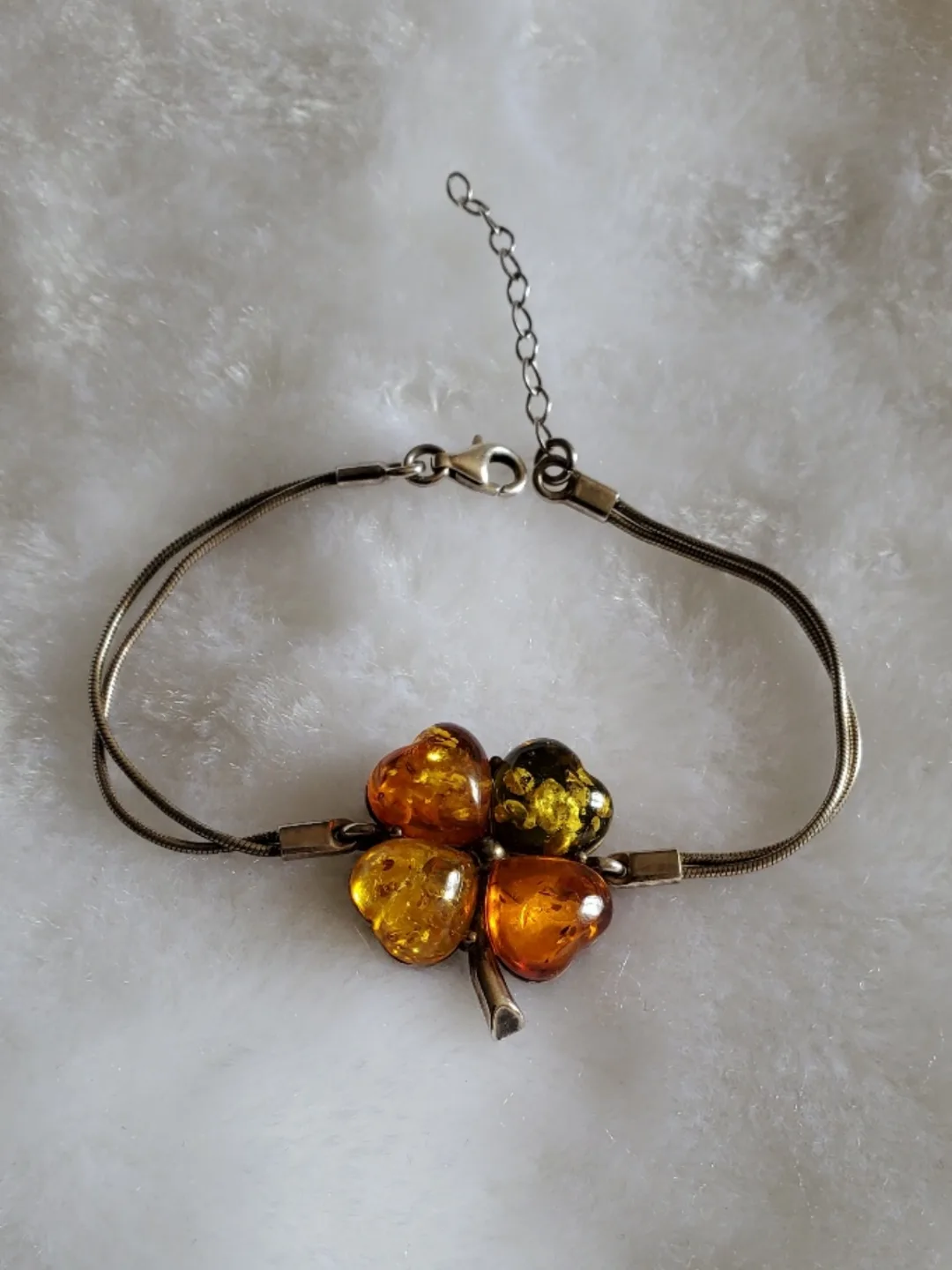 Amber Four-Leaf Clover Bracelet image indicator(5)