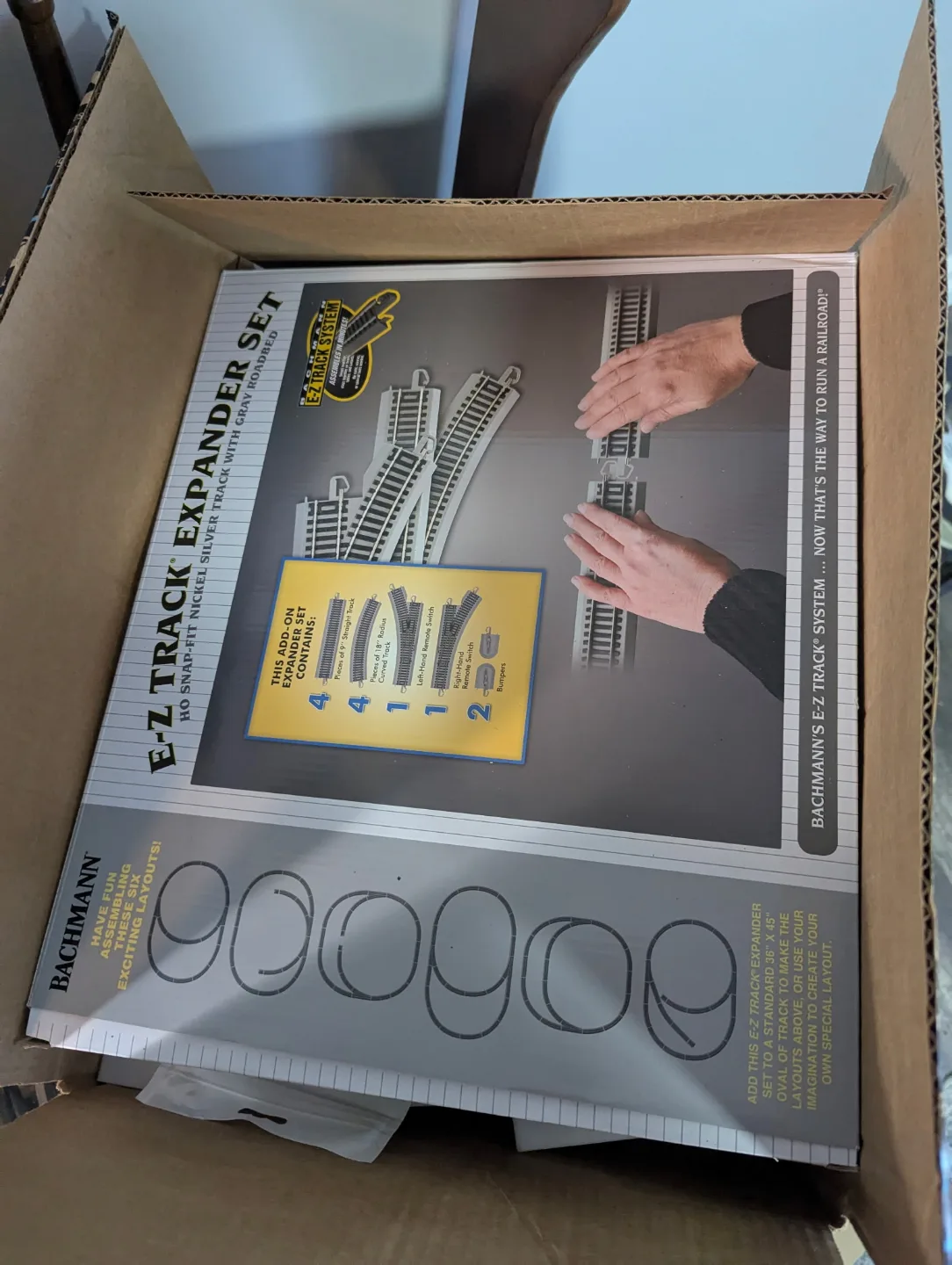 Bachmann EZ Track HO Santa Fe Flyer Train Set with Expander image indicator(2)