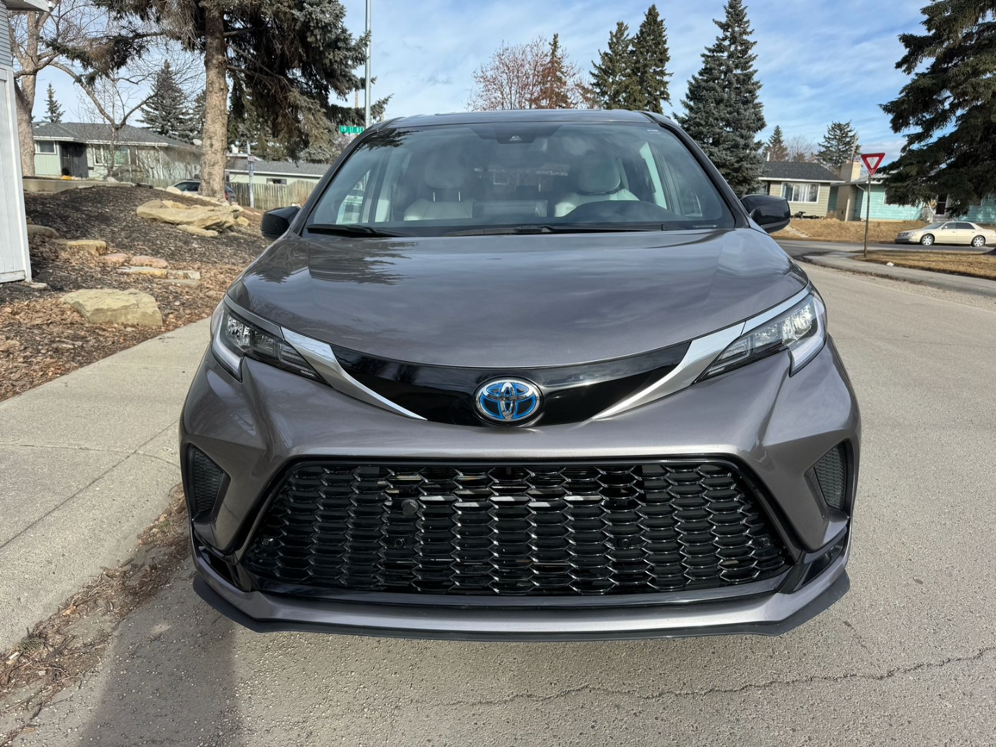 Toyota SiennaXSE Hybrid 2021 FWD Minivan.