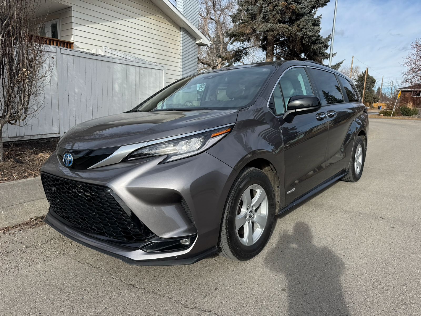 Toyota SiennaXSE Hybrid 2021 FWD Minivan. - photo 2