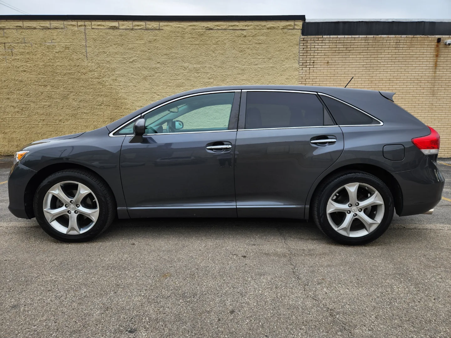 2010 Toyota Venza thumbnail
