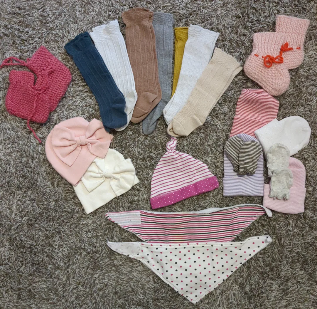0-3 month Baby Clothes Bundle - Hats, Socks, Booties, Mittens thumbnail