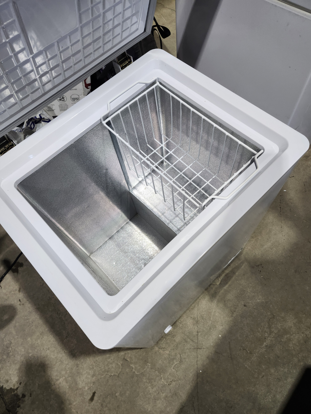 Danby White Chest Freezer - 3.6 cu.ft - photo 5