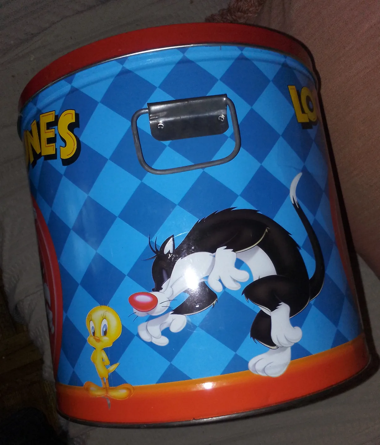 Vintage Looney Tunes Popcorn Tin image indicator(8)
