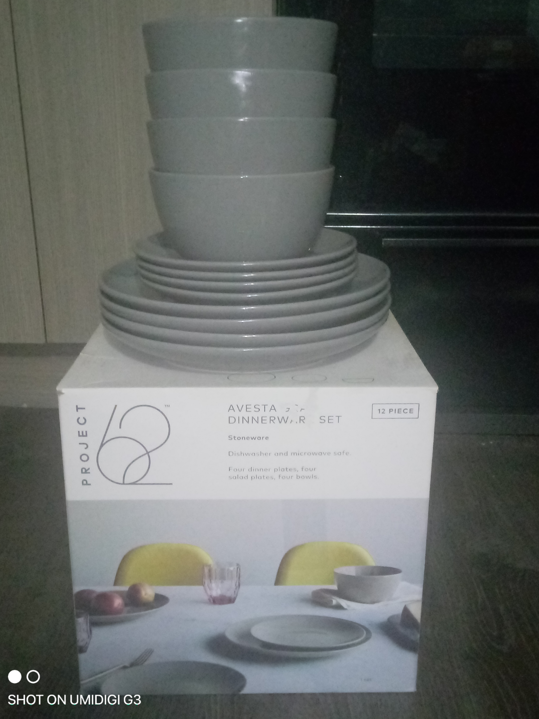 Moving out sale - dinnerware set & cutlery set