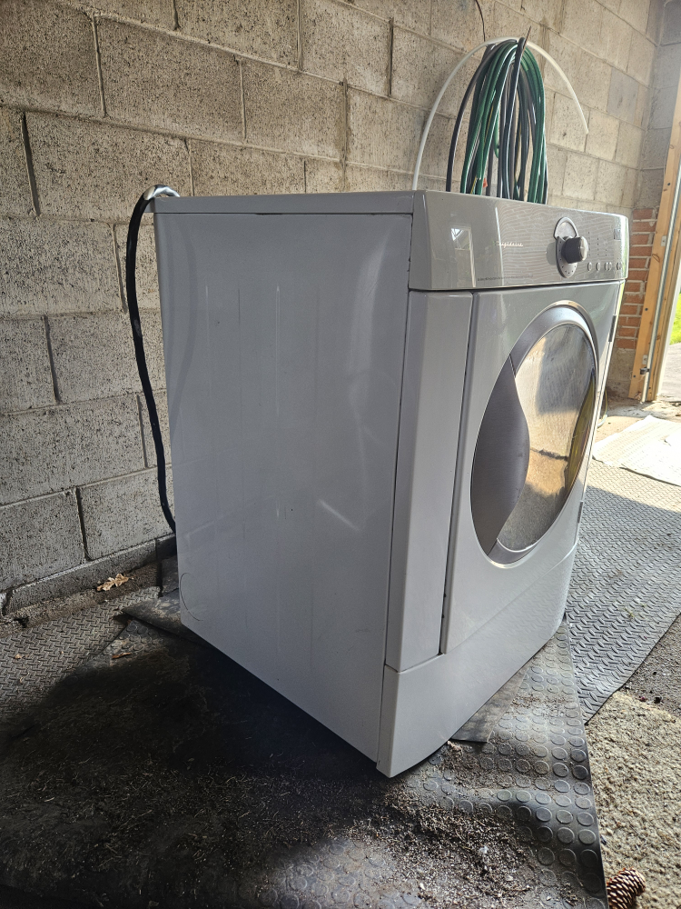 Frigidaire White Laundry Dryer - photo 4