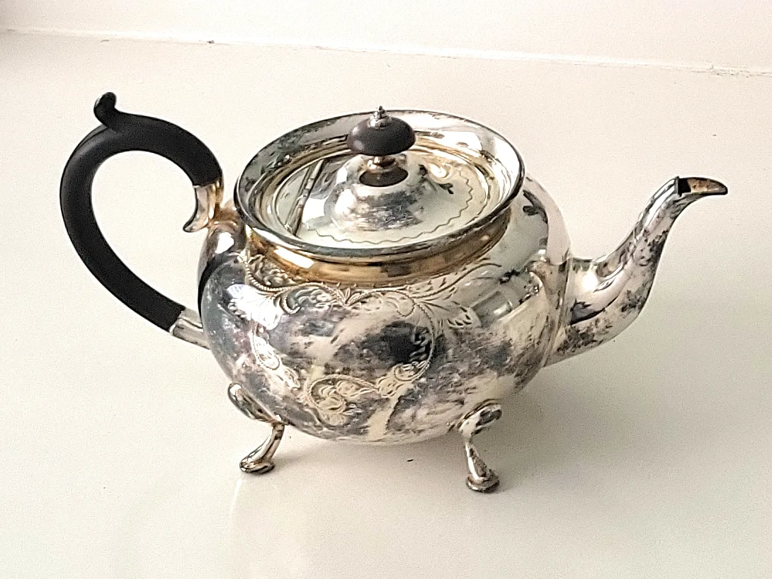 Antique silver plated Teapot. Civic trademark. England image indicator(2)