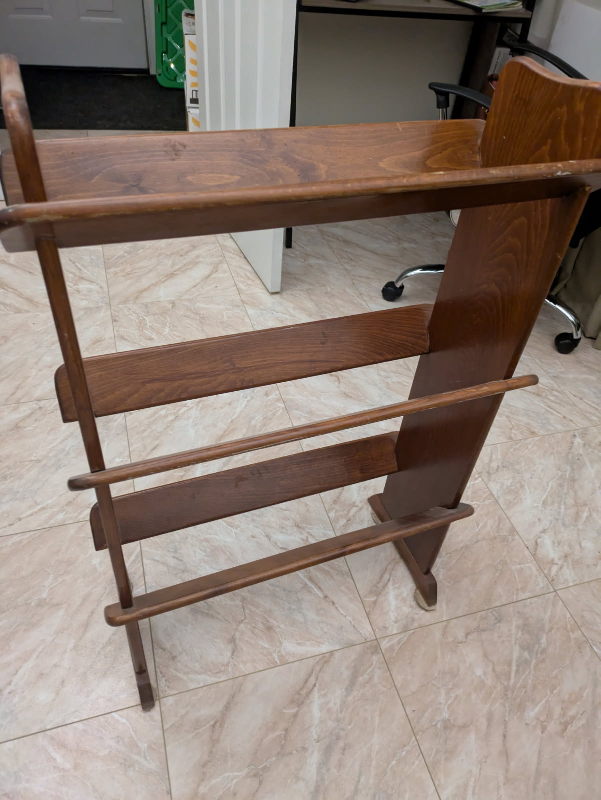 bookshelf/ blanket holder - photo 2