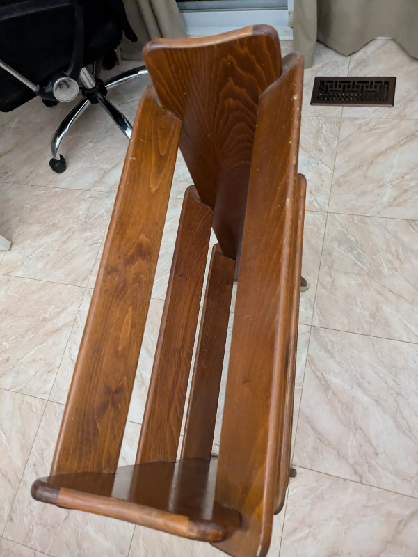 bookshelf/ blanket holder - photo 3