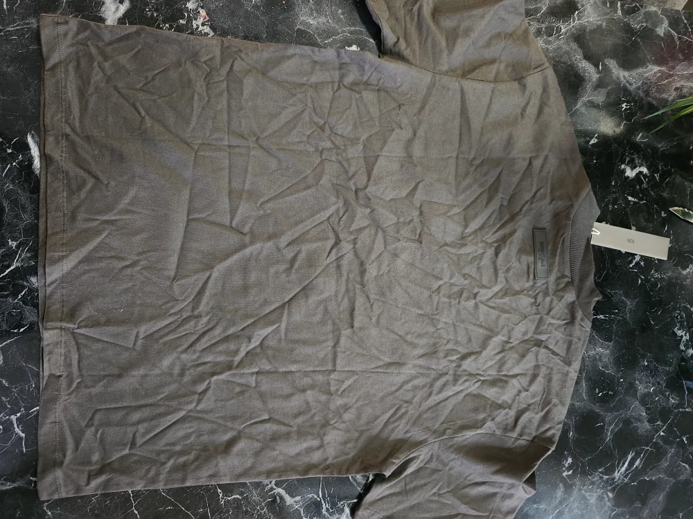 New Fear of God Essentials T-Shirt - Size M image indicator(3)