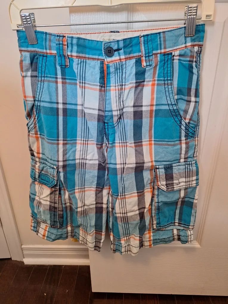 Old Navy Cargo Shorts thumbnail