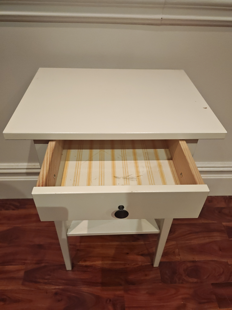 White Bedside Table with Drawer - photo 4