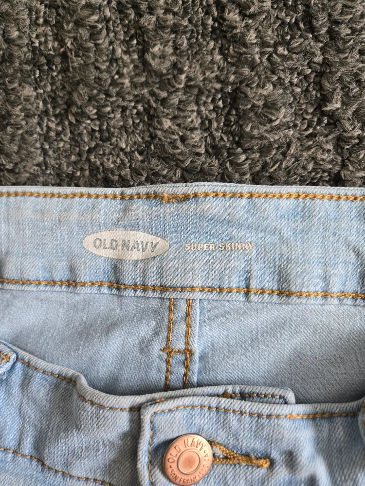 Old Navy Super Skinny Jeans - Size 6 image indicator(2)