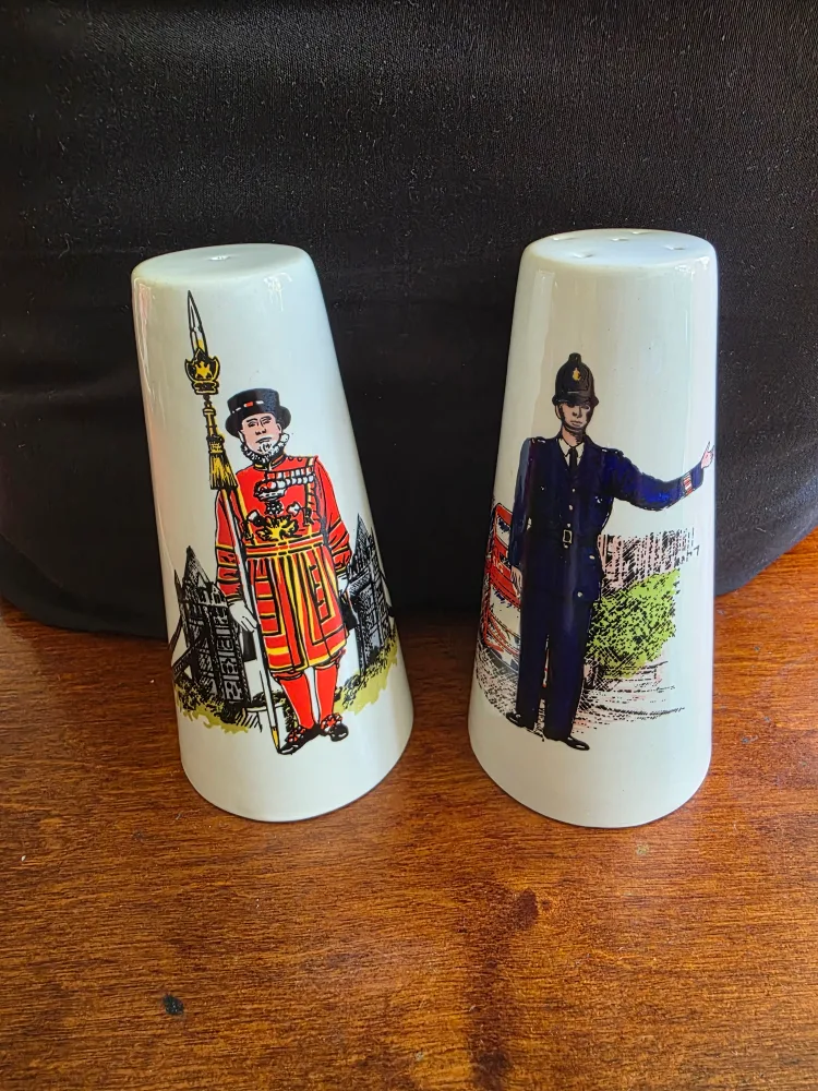 Vintage London Themed Salt & Pepper Shakers thumbnail