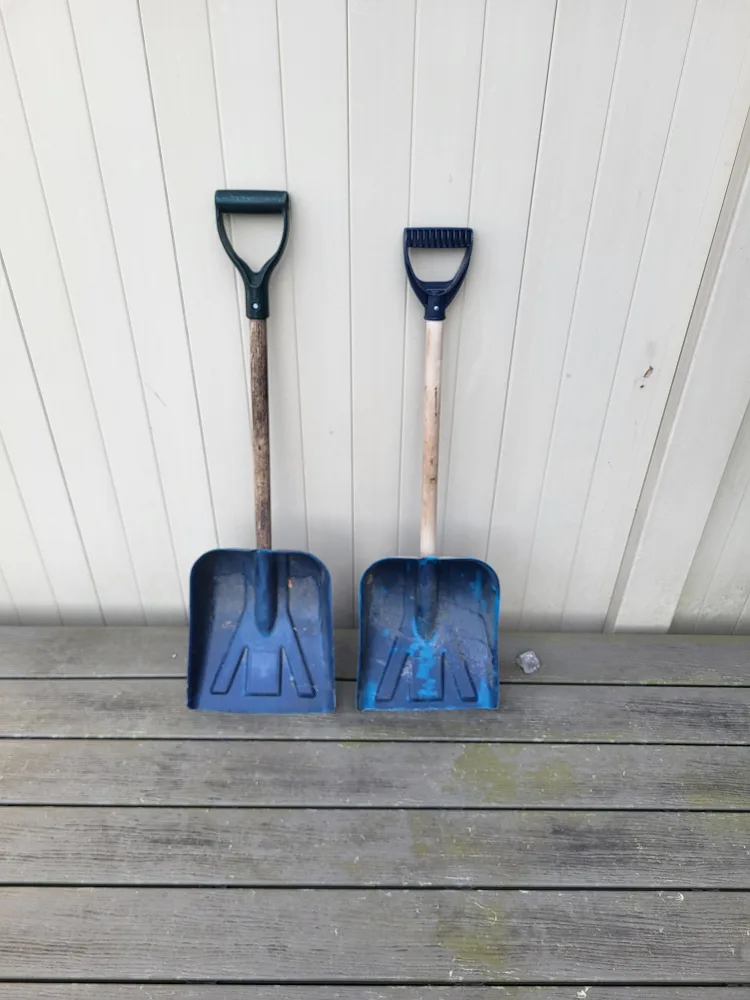 Mini Snow Shovels thumbnail