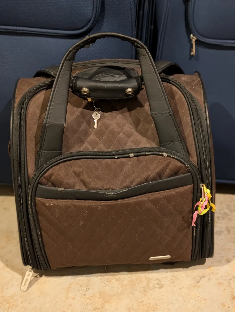 Heys Luggage set - like new! image indicator(7)