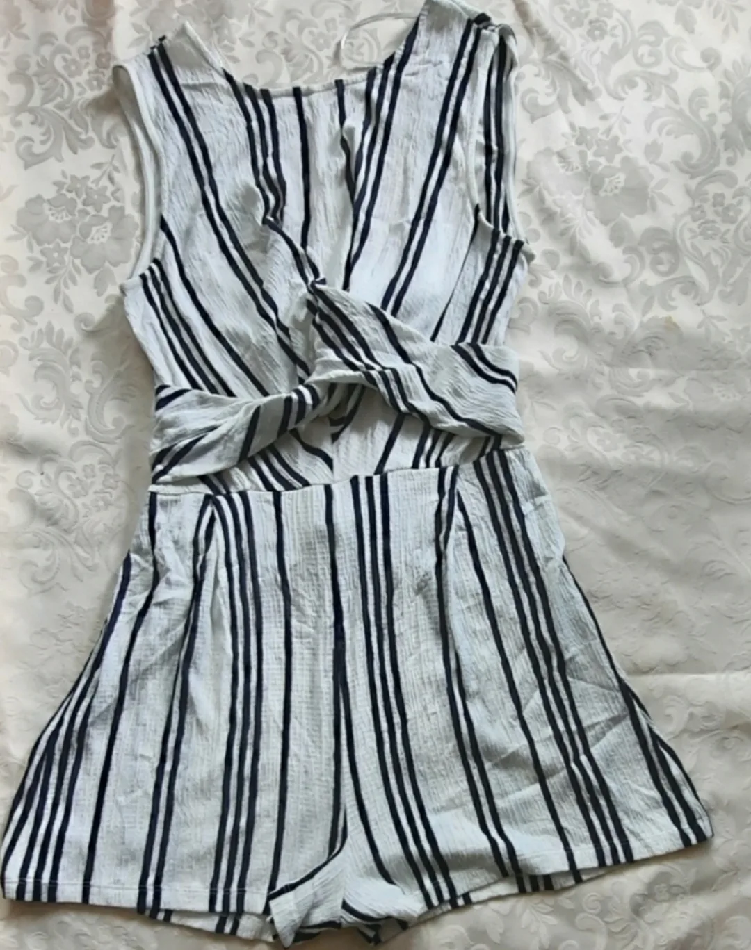 Striped Sleeveless Romper image indicator(2)