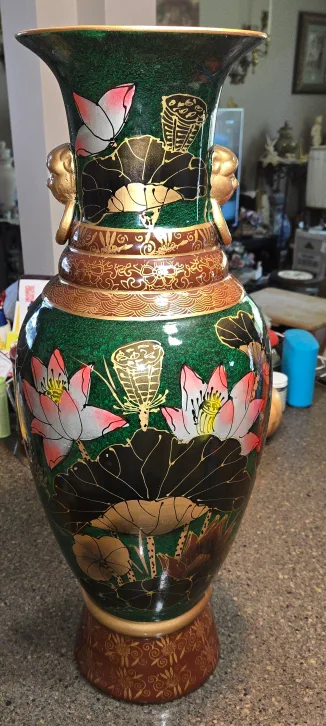 Hand-Painted Vase image indicator(2)
