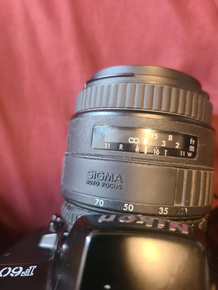 Nikon F60 Camera with Sigma Lens image indicator(4)