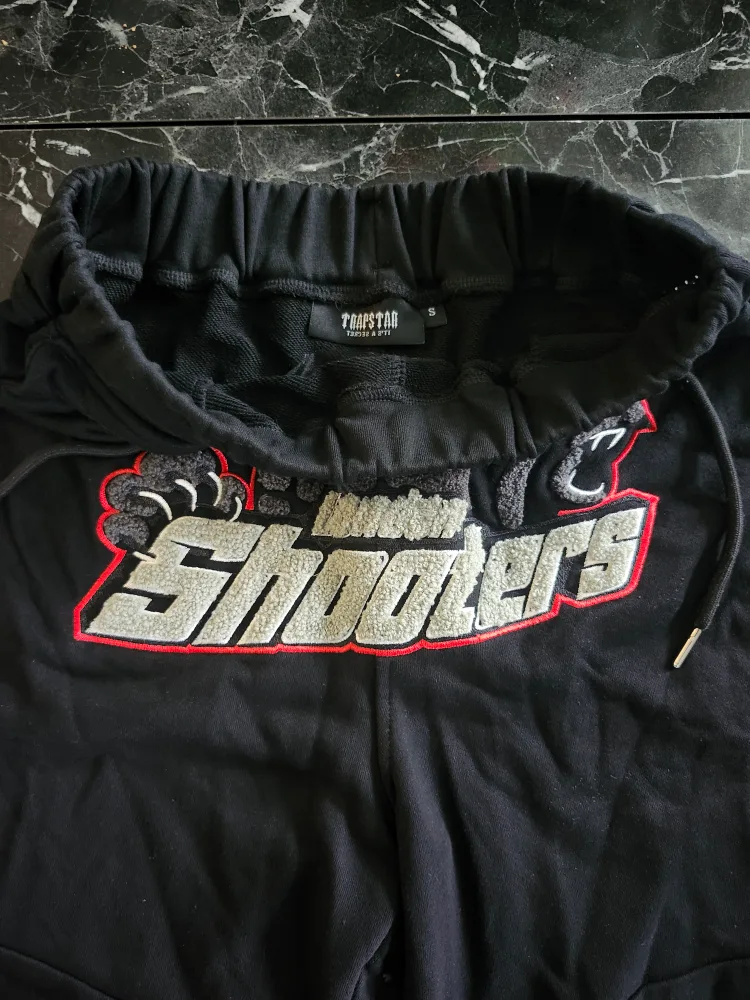Trapstar London Shooters Black T-Shirt & Shorts Set image indicator(2)