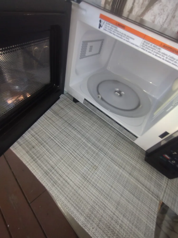 Insignia Black Microwave image indicator(3)